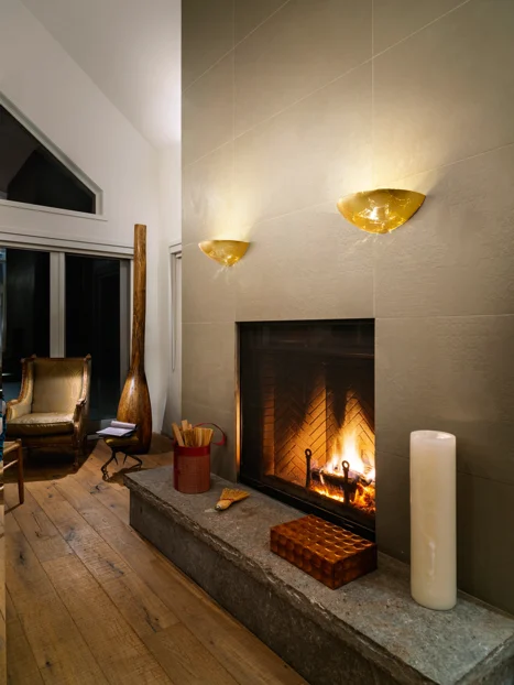 Beleuchtung am Kamin